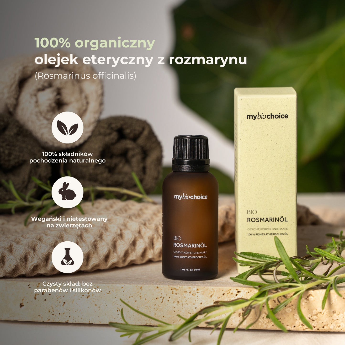 Olejek rozmarynowy mybiochoice na tle ręczników i rozmarynu, z informacjami o składzie i pochodzeniu.
