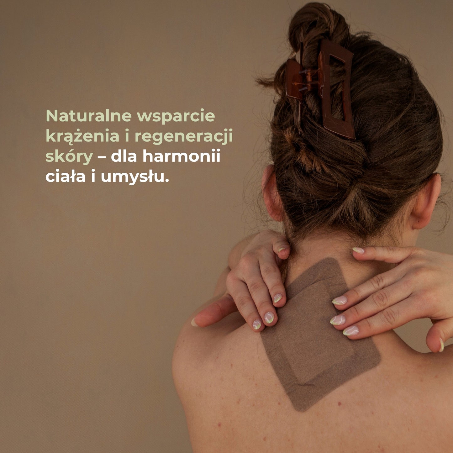 Plaster z olejem rycynowym na karku – naturalne wsparcie krążenia i regeneracji skóry.
